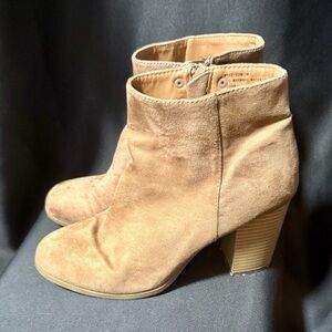 Elegant Tan Suede Heeled Boots